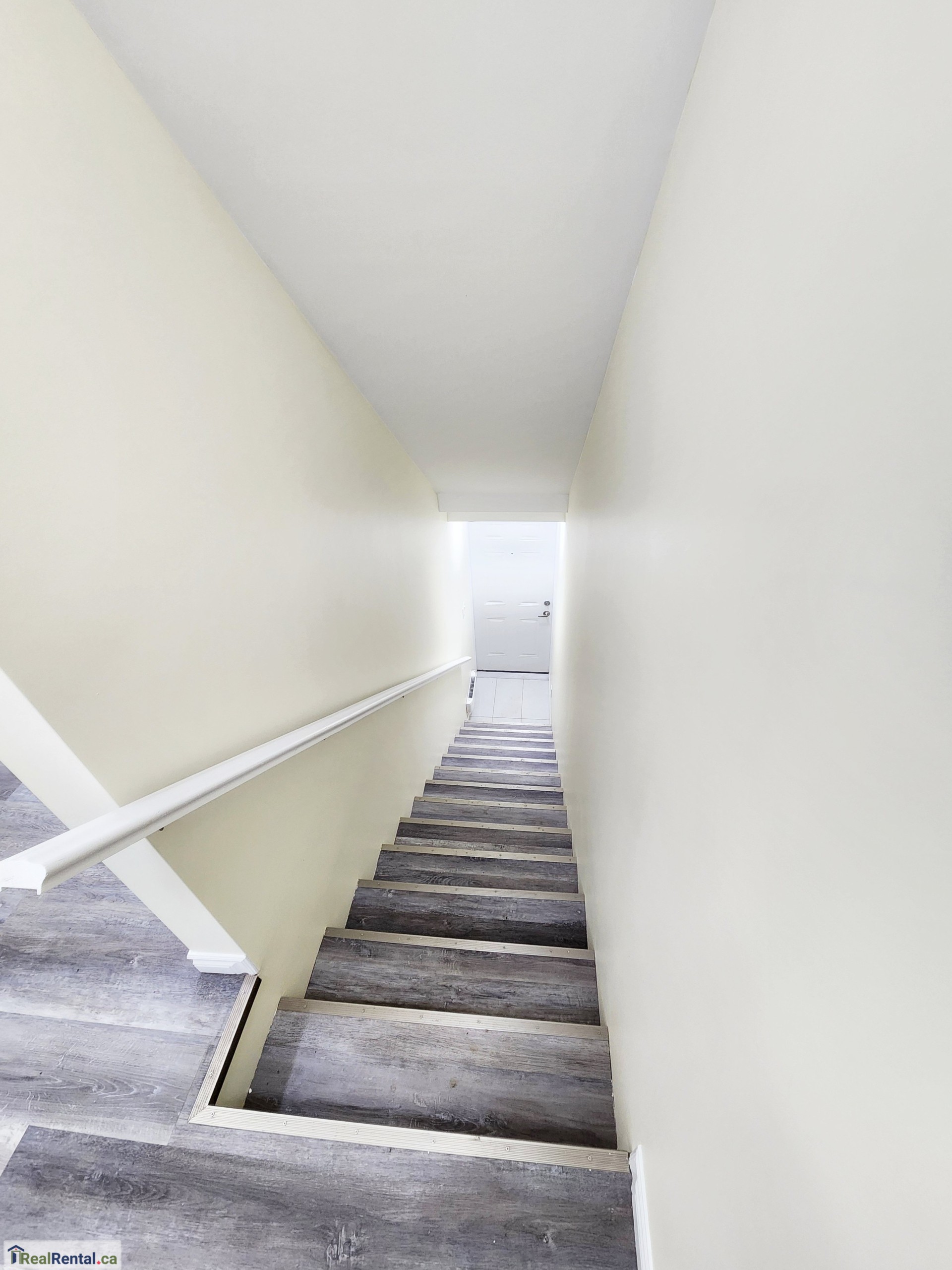 RealRental.ca - 204 - 155 Fergus St S - Apartments for rent in Mount Forest 2