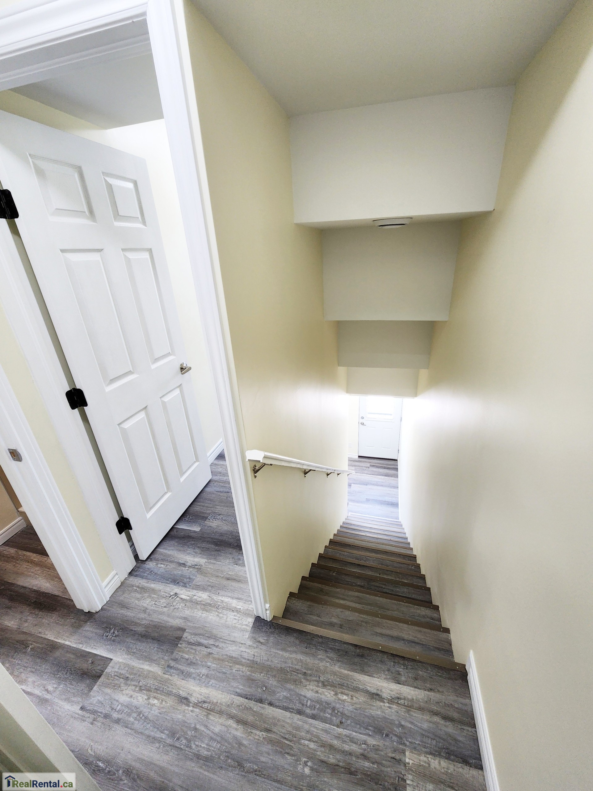 RealRental.ca - 204 - 155 Fergus St S - Apartments for rent in Mount Forest 2