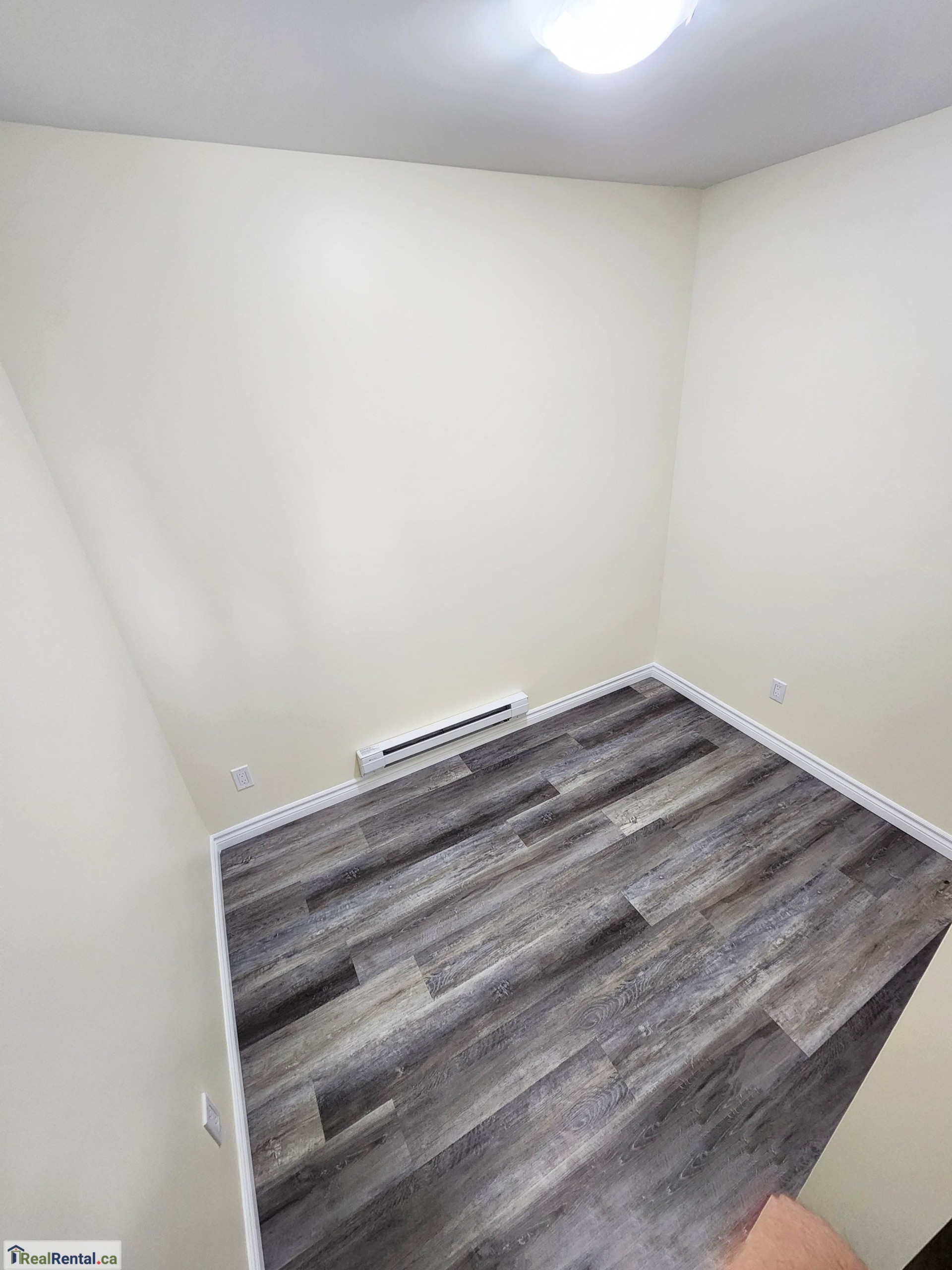 RealRental.ca - 204 - 155 Fergus St S - Apartments for rent in Mount Forest 2