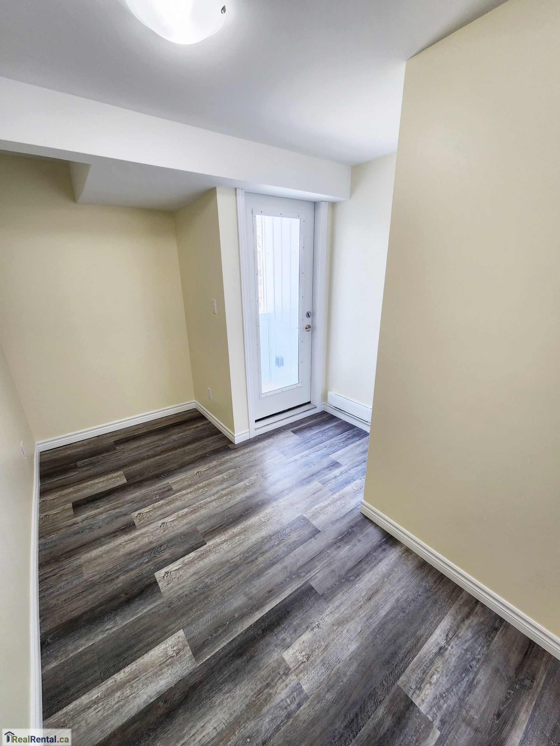 RealRental.ca - 204 - 155 Fergus St S - Apartments for rent in Mount Forest 2