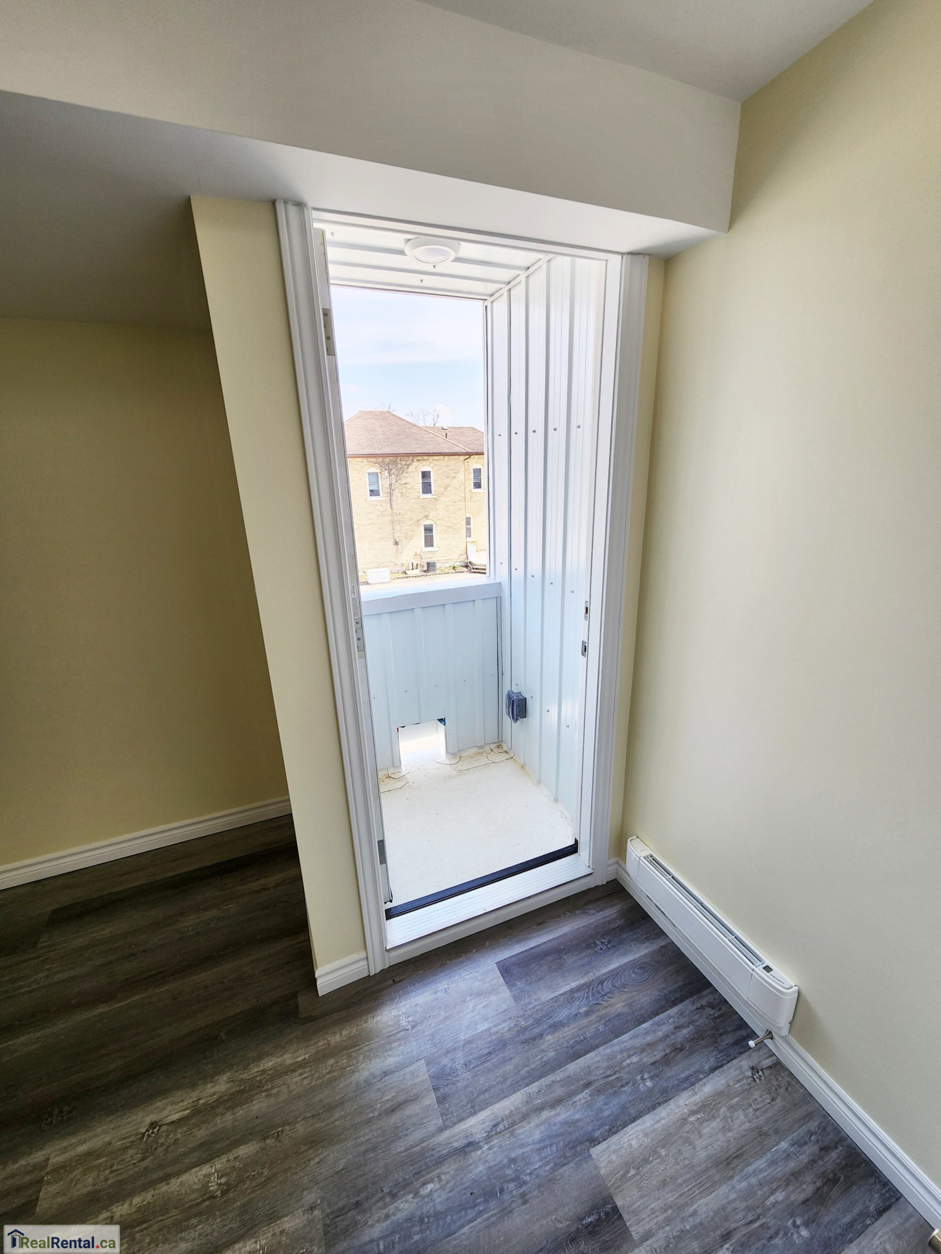RealRental.ca - 204 - 155 Fergus St S - Apartments for rent in Mount Forest 2