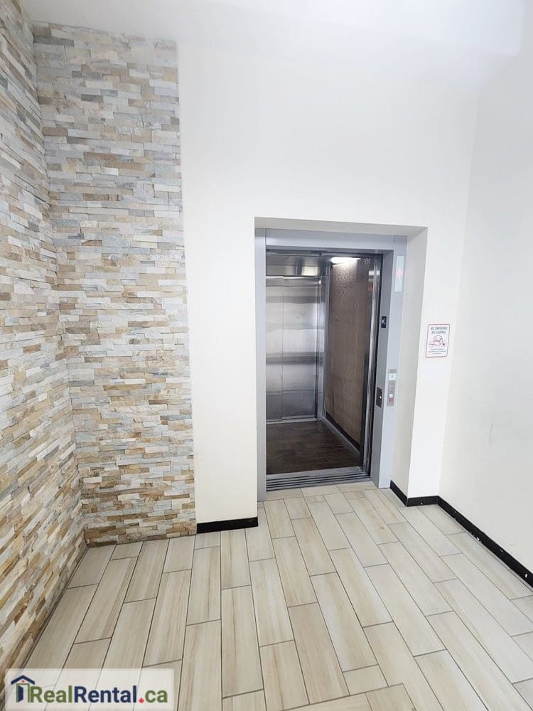 Bright 2 Bedroom Apartment for Rent in Shelburne Ontario – Balcony, Elevator, and Central Location