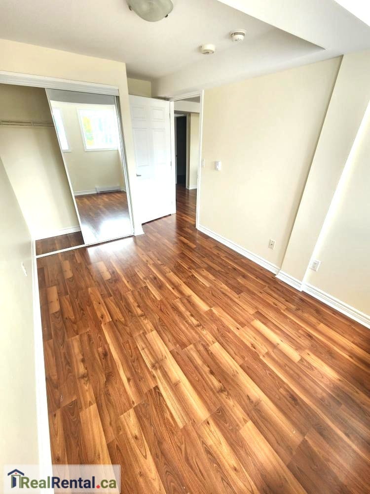 1 Bedroom + den Apartment for Rent in Shelburne – 205 - 155 Main St W -- Newly Renovated 1 reallease.ca