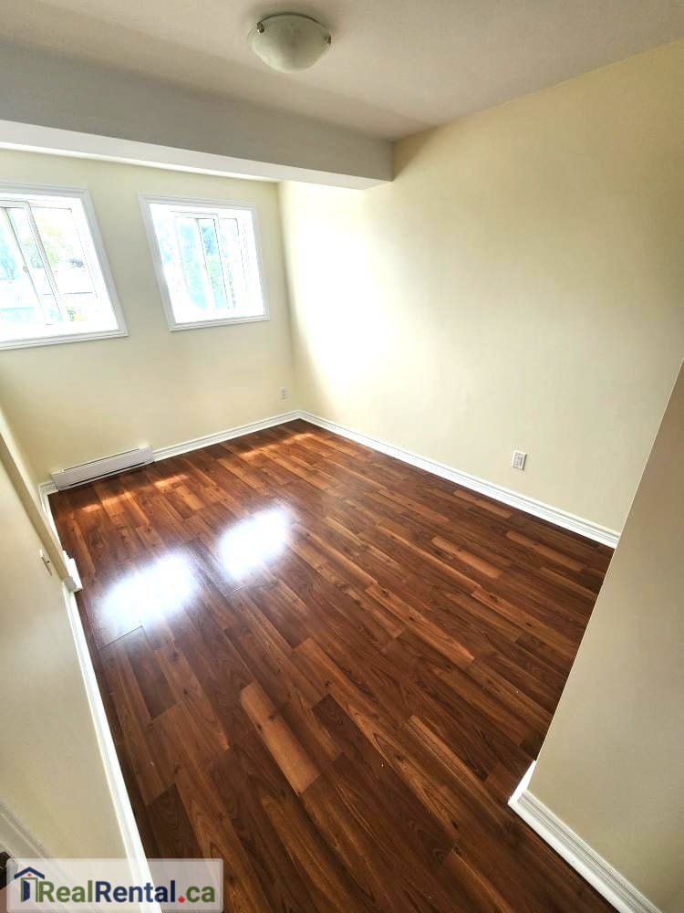 1 Bedroom + den Apartment for Rent in Shelburne – 205 - 155 Main St W -- Newly Renovated 1 reallease.ca