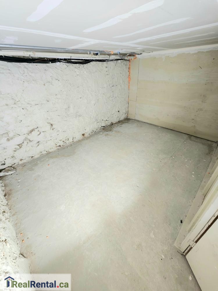 Large Indoor self storage in Shelburne