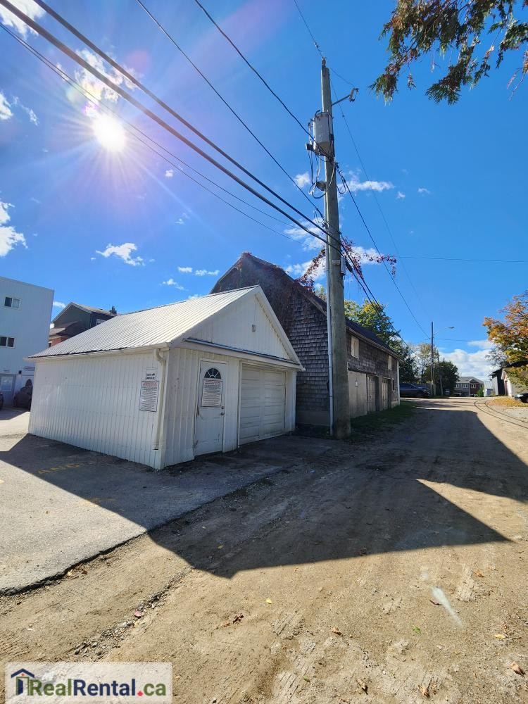 Drive Through Garage For Rent In Shelburne 11