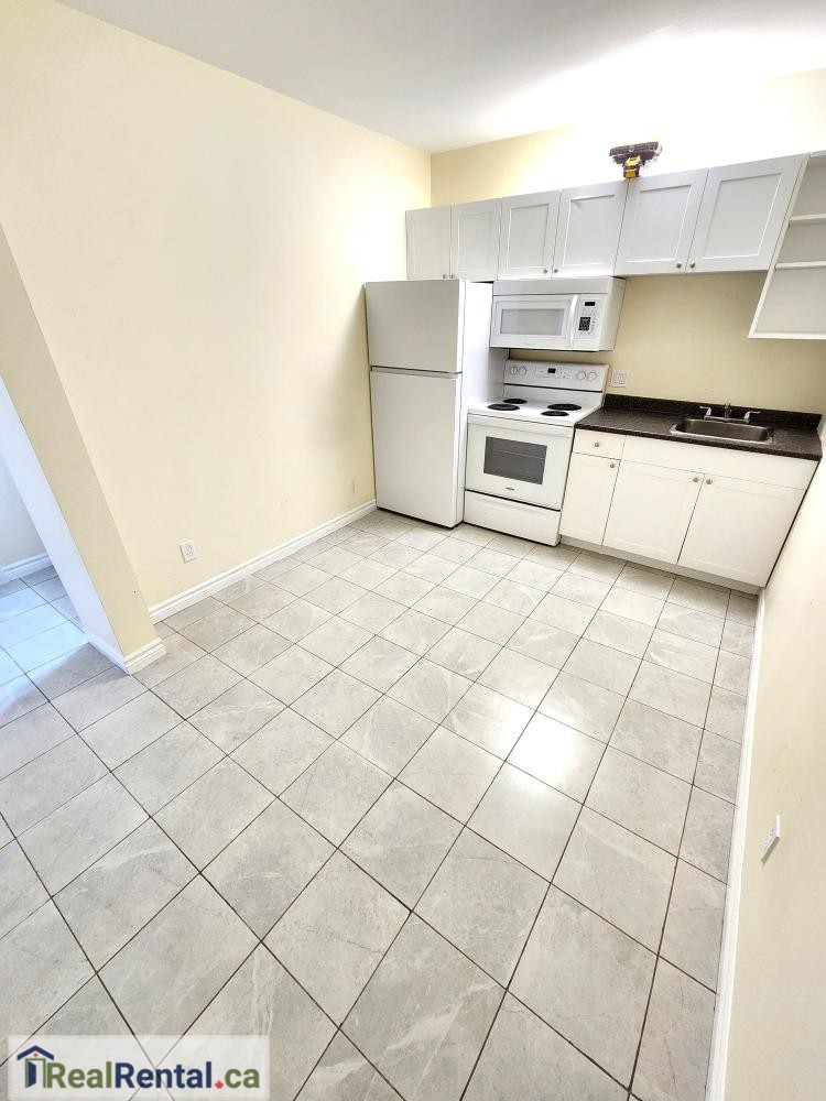 Very Large 2 bedroom apartment for rent in arthur 11