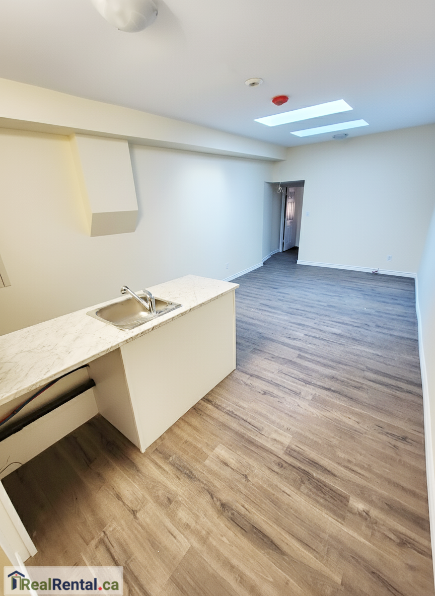 Large 1 Bedroom Plus Den Apartment for Rent in Shelburne – 209-124 Owen Sound St