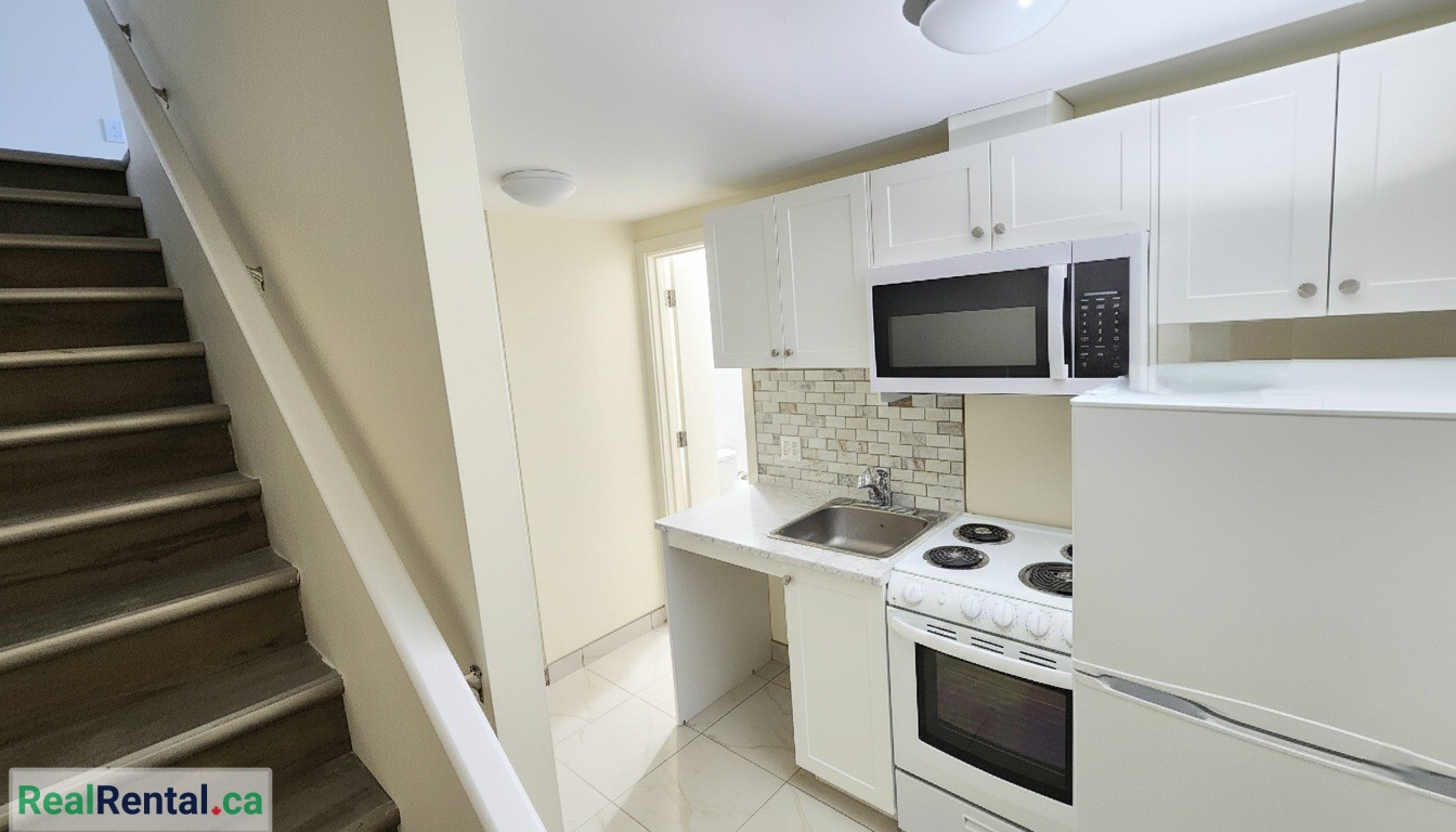 Get 1 Month FREE Rent – Large One Bedroom Apartment for Rent in Shelburne -101 Main St